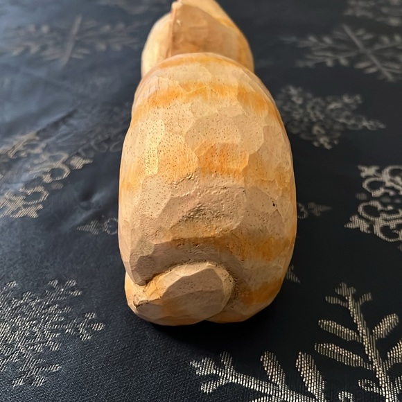 Wooden orange and white laying down kitty - Picture 3 of 4